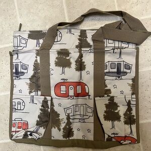 Thirty One Zip Top Organizing Utility Tote in TREES & RVS - NWT Retired Print